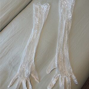 White Lace bridal Gloves - Long Vintage Style